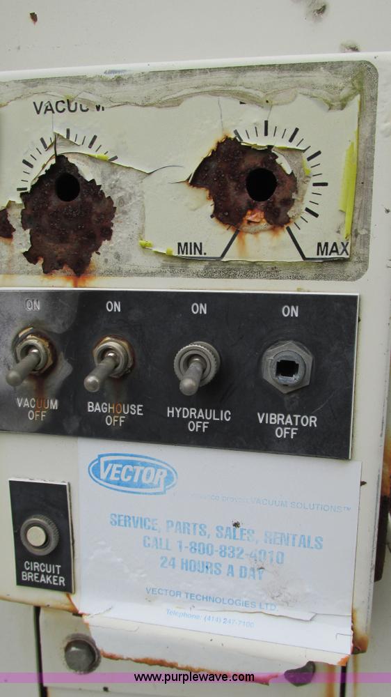 image for item G9092 1999 Vector 07019 vacuum trailer