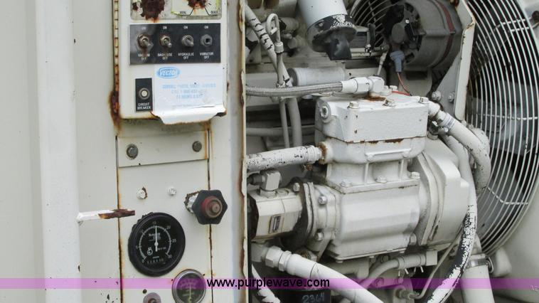 image for item G9092 1999 Vector 07019 vacuum trailer