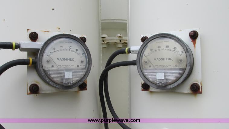 image for item G9092 1999 Vector 07019 vacuum trailer