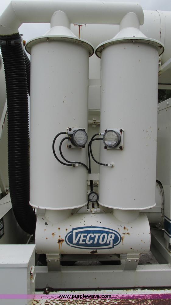 image for item G9092 1999 Vector 07019 vacuum trailer