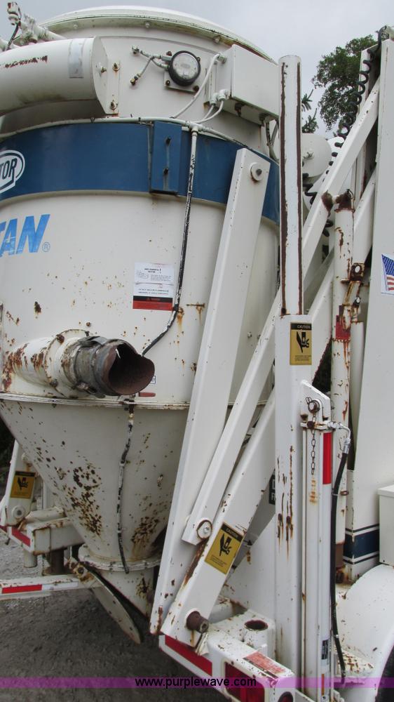 image for item G9092 1999 Vector 07019 vacuum trailer