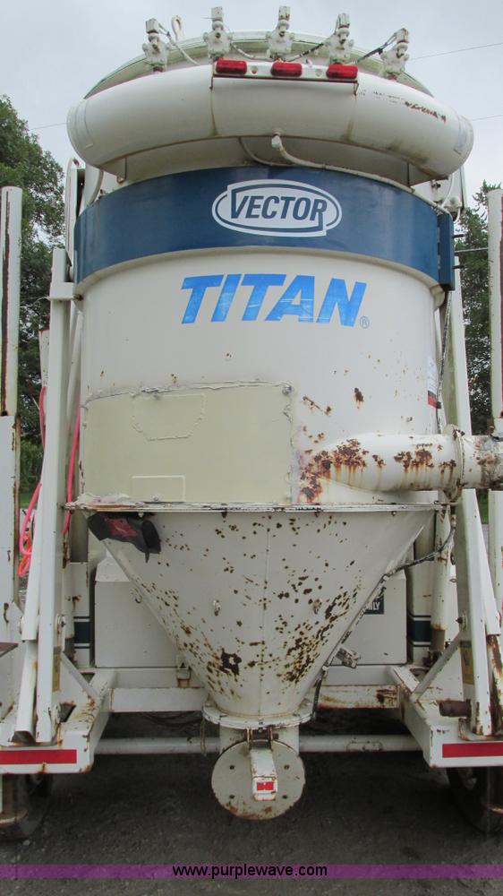 image for item G9092 1999 Vector 07019 vacuum trailer