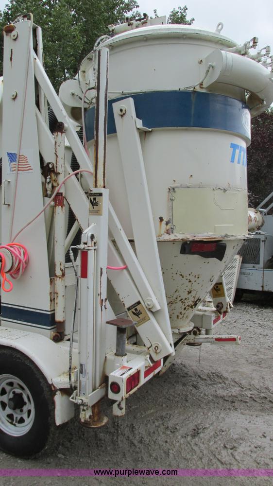 image for item G9092 1999 Vector 07019 vacuum trailer