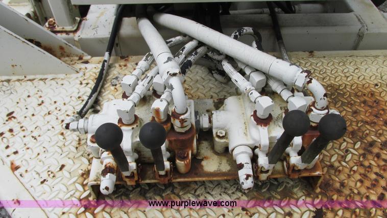 image for item G9092 1999 Vector 07019 vacuum trailer