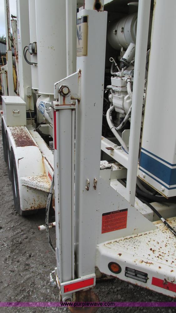 image for item G9092 1999 Vector 07019 vacuum trailer