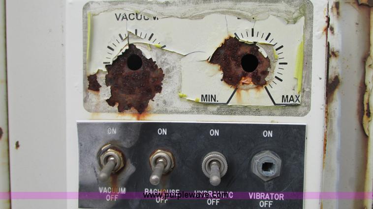 image for item G9092 1999 Vector 07019 vacuum trailer