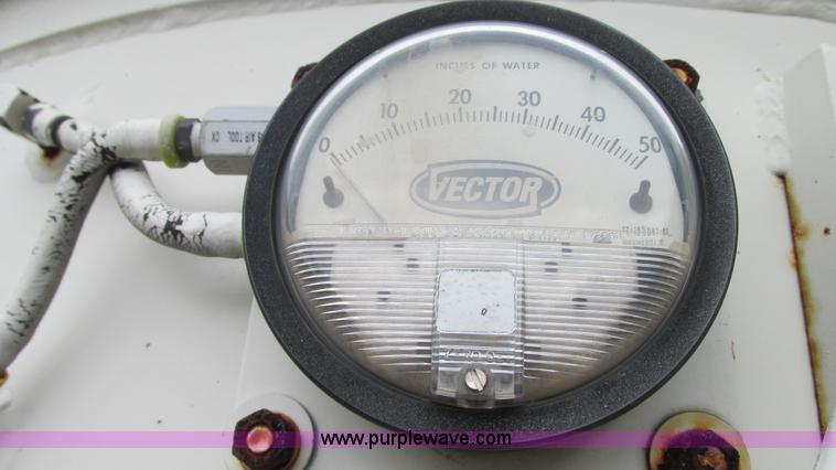 image for item G9092 1999 Vector 07019 vacuum trailer