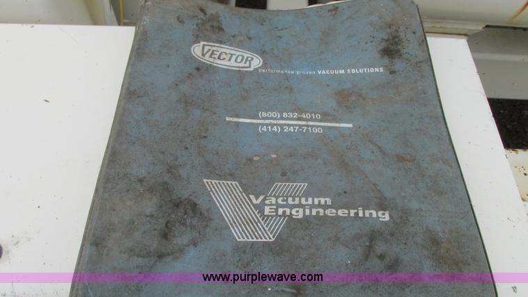 image for item G9092 1999 Vector 07019 vacuum trailer