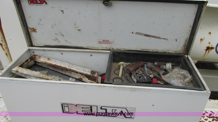 image for item G9092 1999 Vector 07019 vacuum trailer