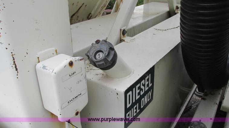 image for item G9092 1999 Vector 07019 vacuum trailer