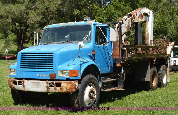 image for item H2871 1993 International 4900 crane truck