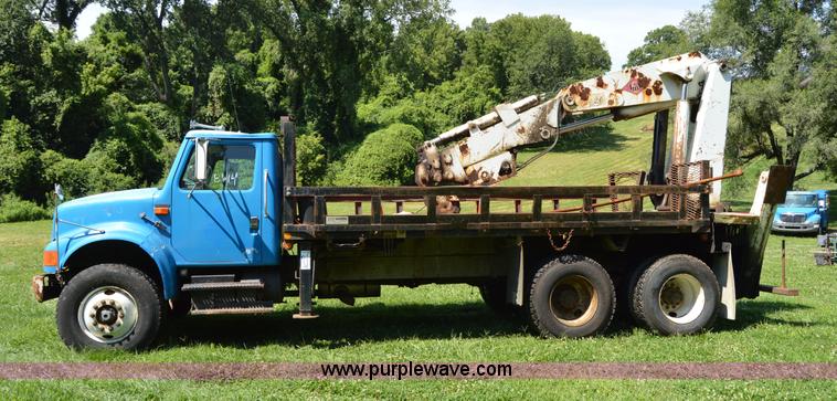 image for item H2871 1993 International 4900 crane truck