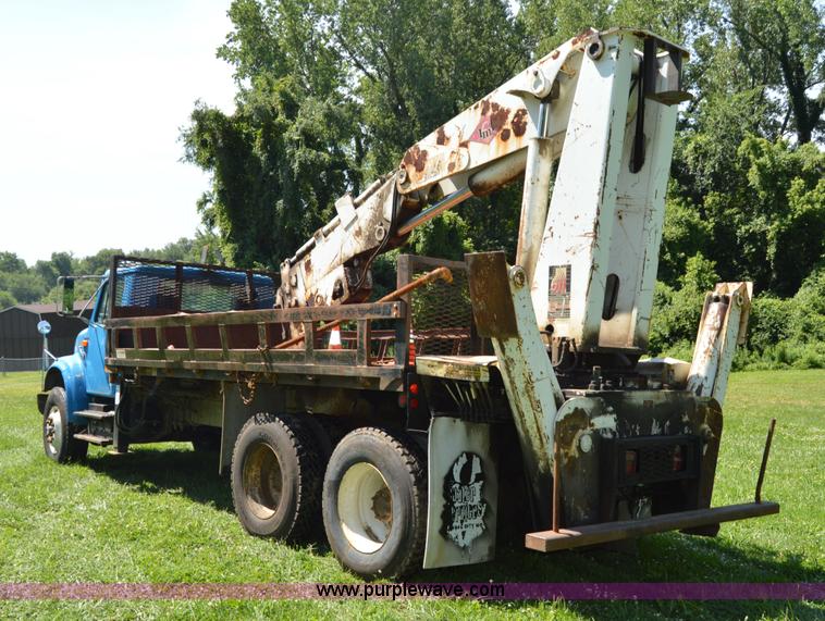 image for item H2871 1993 International 4900 crane truck