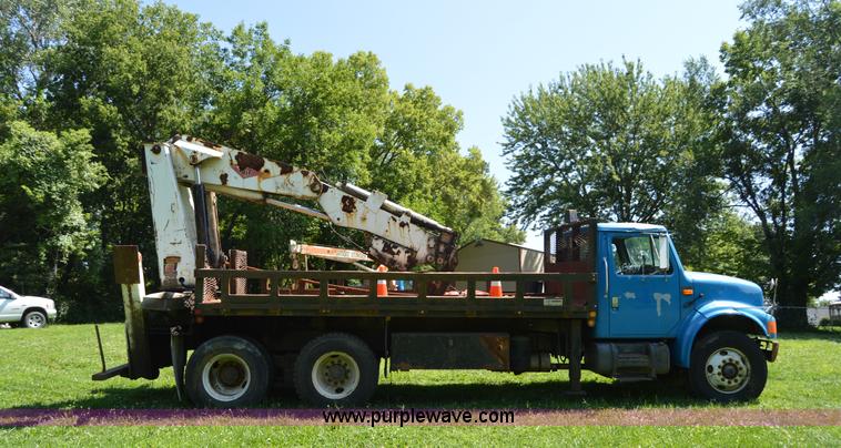 image for item H2871 1993 International 4900 crane truck
