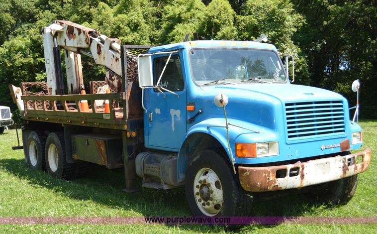 image for item H2871 1993 International 4900 crane truck