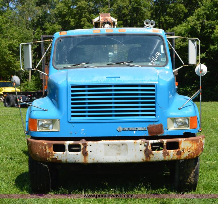 image for item H2871 1993 International 4900 crane truck