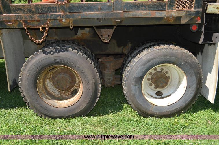 image for item H2871 1993 International 4900 crane truck