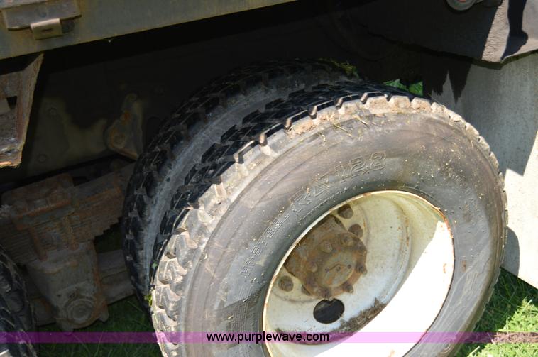 image for item H2871 1993 International 4900 crane truck