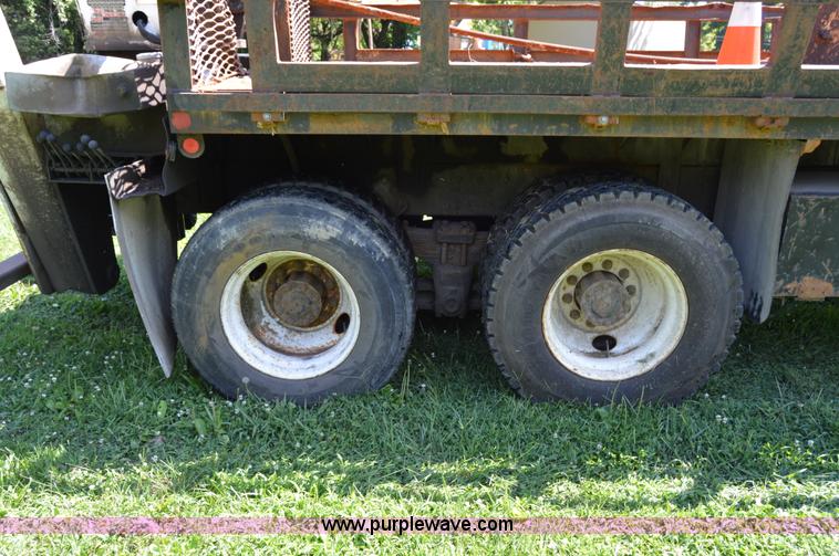 image for item H2871 1993 International 4900 crane truck