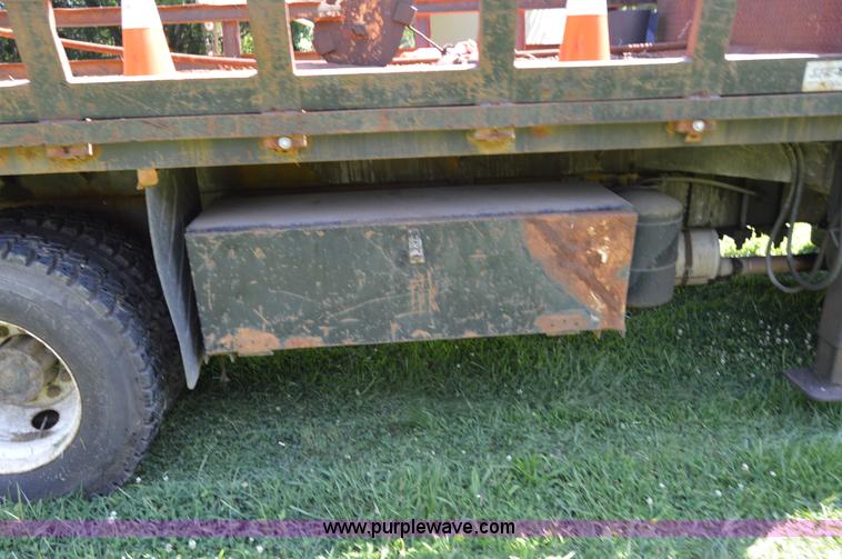 image for item H2871 1993 International 4900 crane truck