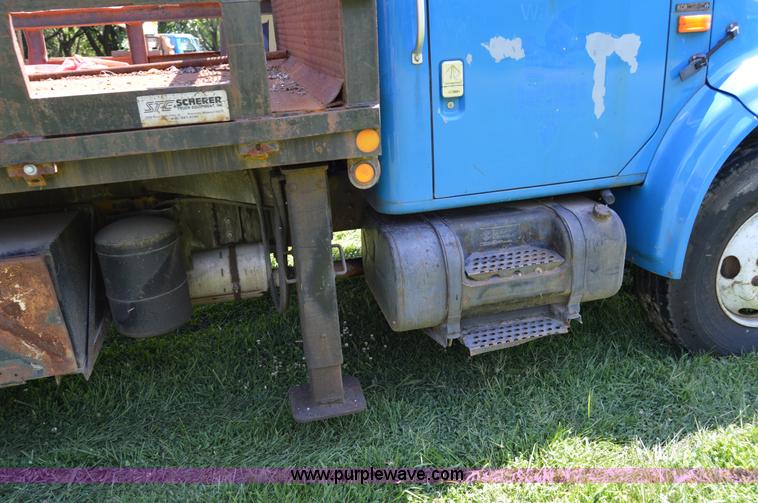 image for item H2871 1993 International 4900 crane truck