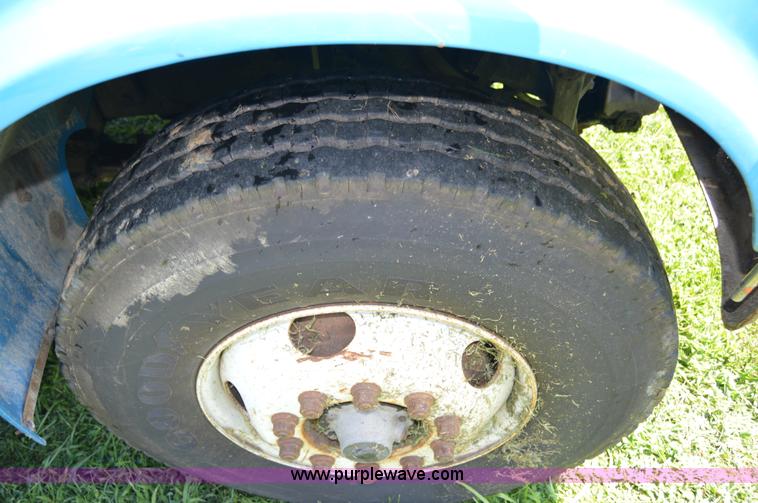 image for item H2871 1993 International 4900 crane truck