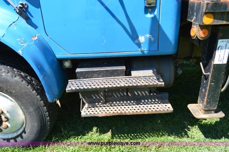 image for item H2871 1993 International 4900 crane truck
