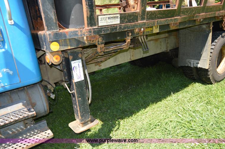 image for item H2871 1993 International 4900 crane truck