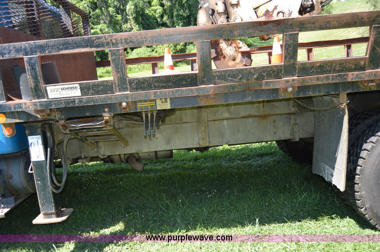 image for item H2871 1993 International 4900 crane truck