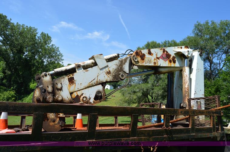 image for item H2871 1993 International 4900 crane truck