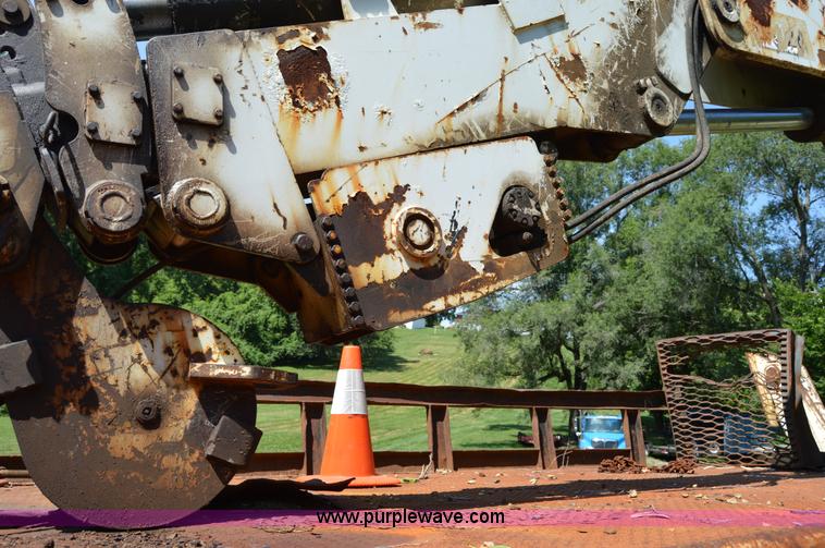 image for item H2871 1993 International 4900 crane truck