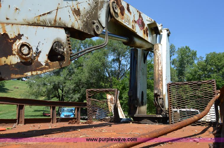 image for item H2871 1993 International 4900 crane truck