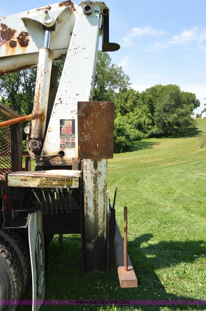 image for item H2871 1993 International 4900 crane truck