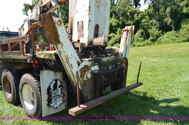 image for item H2871 1993 International 4900 crane truck