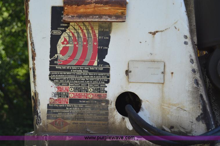 image for item H2871 1993 International 4900 crane truck