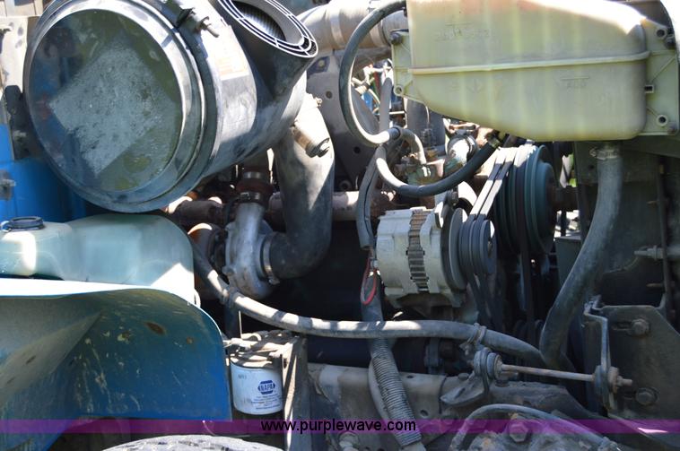 image for item H2871 1993 International 4900 crane truck