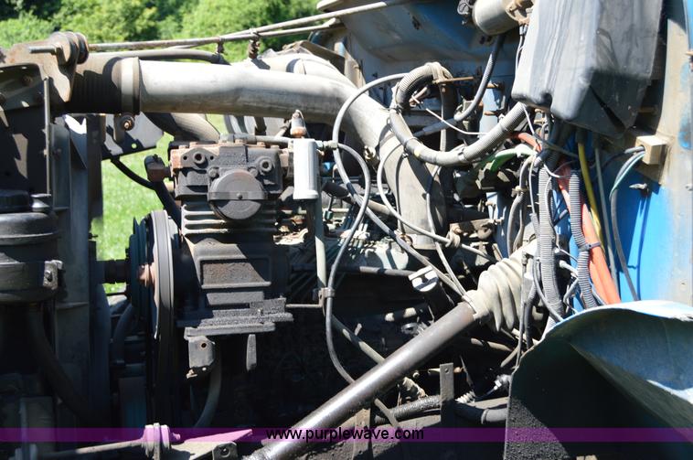 image for item H2871 1993 International 4900 crane truck