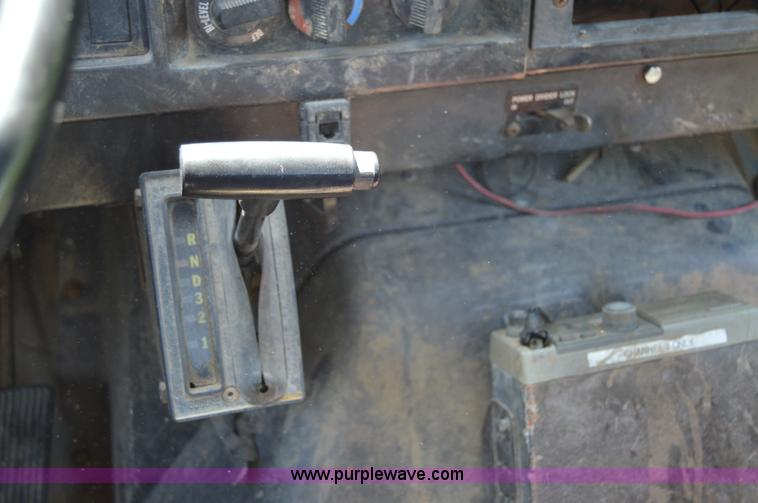 image for item H2871 1993 International 4900 crane truck