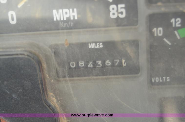 image for item H2871 1993 International 4900 crane truck