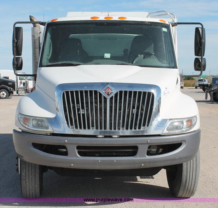 image for item H5540 2007 International DuraStar 4400 fuel truck