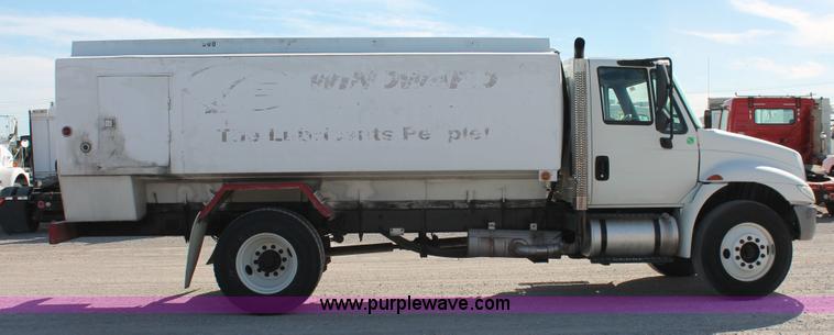 image for item H5540 2007 International DuraStar 4400 fuel truck