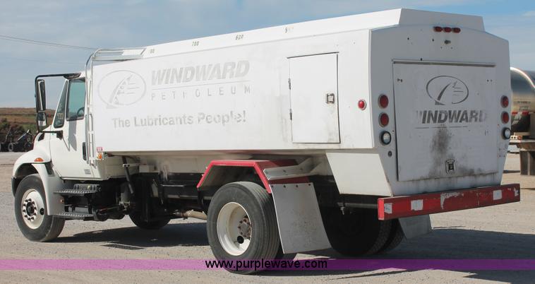image for item H5540 2007 International DuraStar 4400 fuel truck