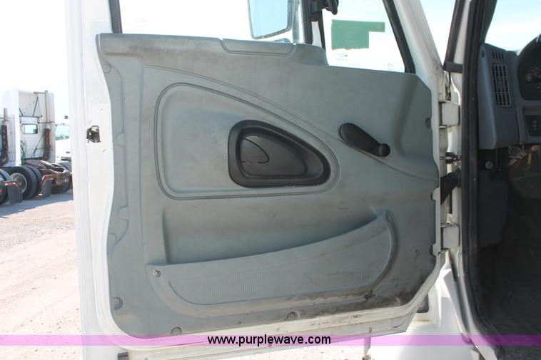 image for item H5540 2007 International DuraStar 4400 fuel truck