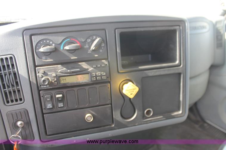 image for item H5540 2007 International DuraStar 4400 fuel truck