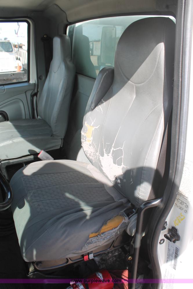 image for item H5540 2007 International DuraStar 4400 fuel truck