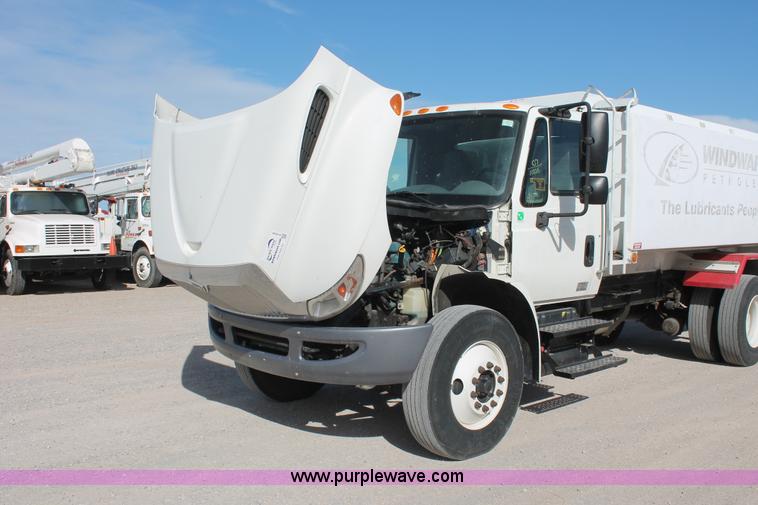 image for item H5540 2007 International DuraStar 4400 fuel truck