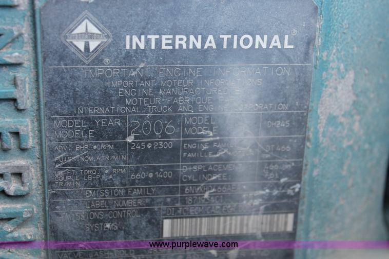 image for item H5540 2007 International DuraStar 4400 fuel truck