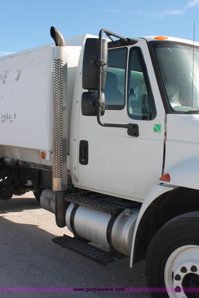 image for item H5540 2007 International DuraStar 4400 fuel truck