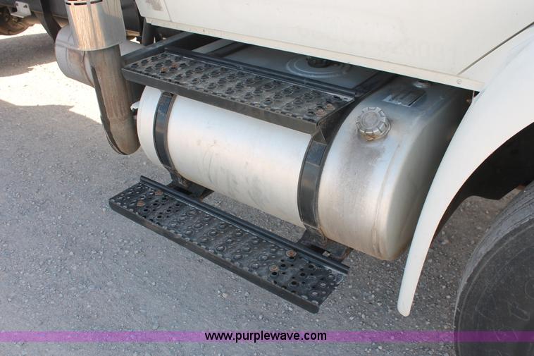 image for item H5540 2007 International DuraStar 4400 fuel truck
