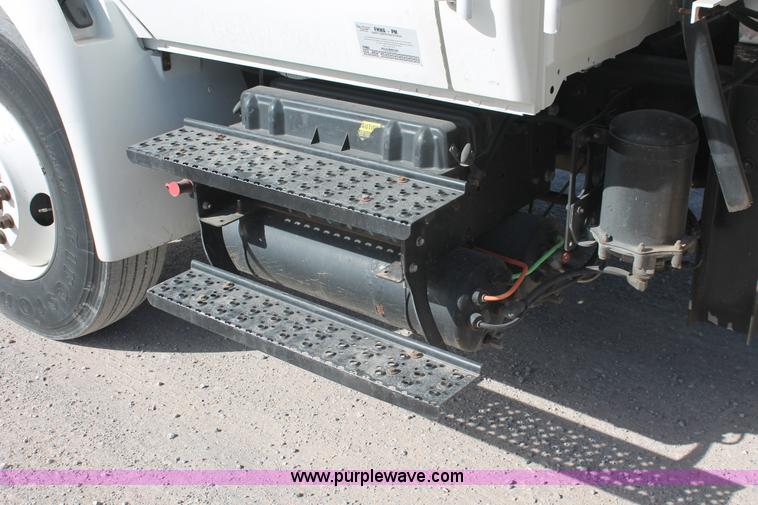 image for item H5540 2007 International DuraStar 4400 fuel truck